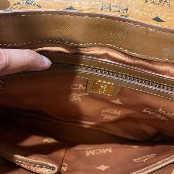 MCM COGNAC VISETOS MESSENGER BAG - Picture 10 of 16